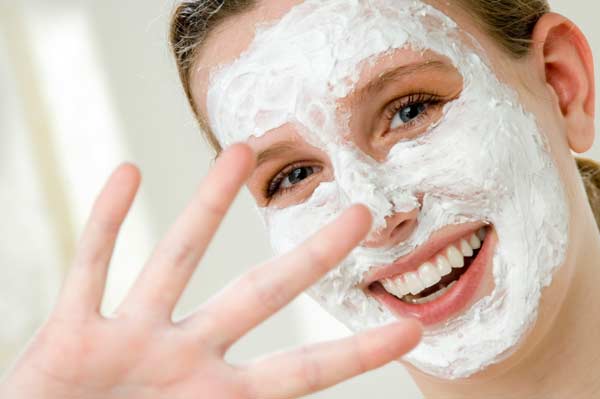 How to Exfoliate Your Facewoman with homeade facial mask